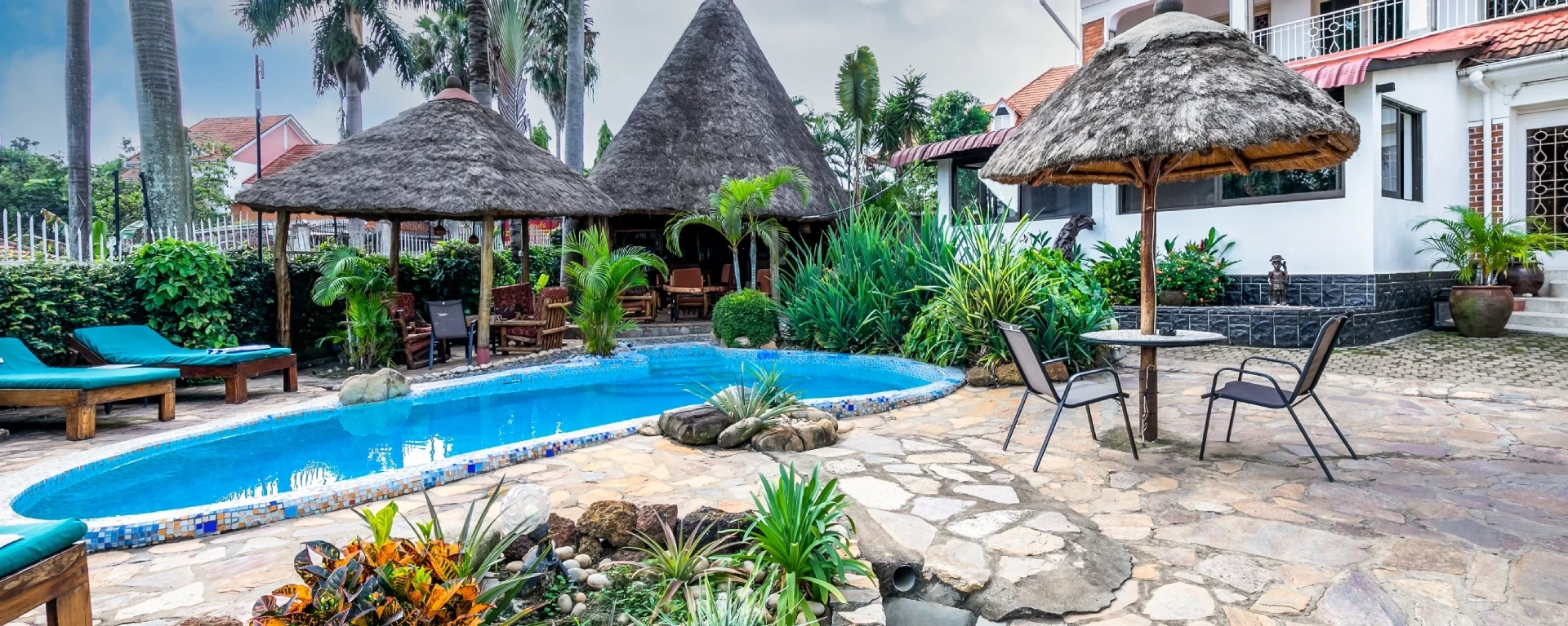 2 Friends Beach Hotel