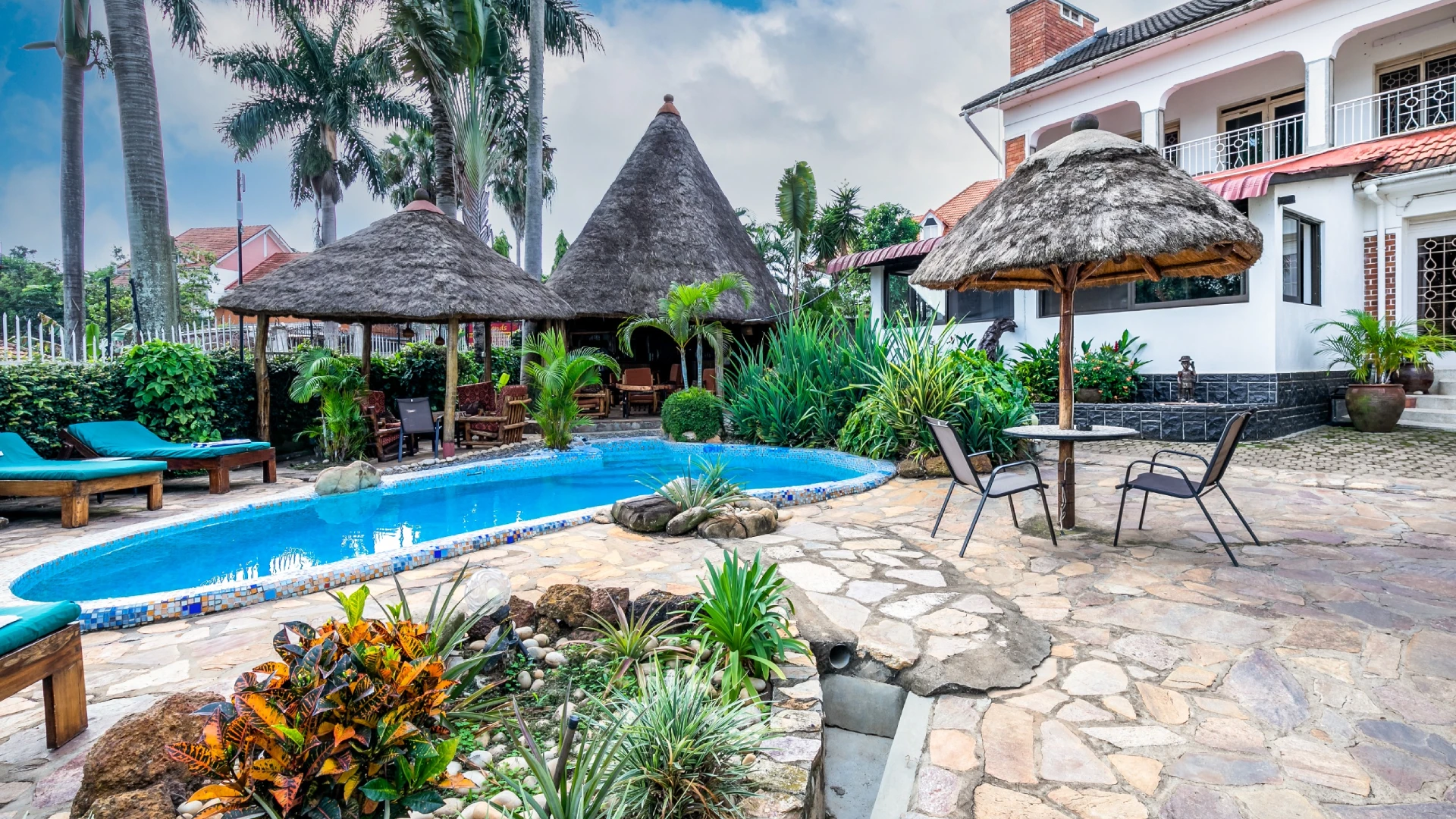 2 Friends Beach Hotel